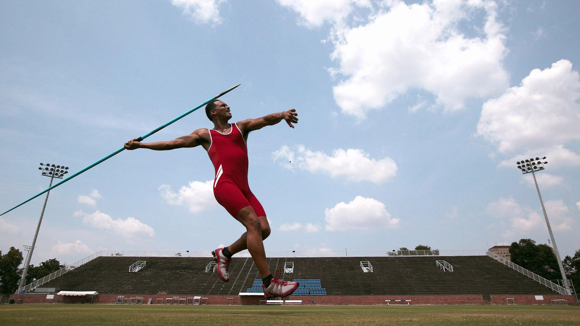 梅西第八次捧起金球奖 刷新历史纪录再创传奇