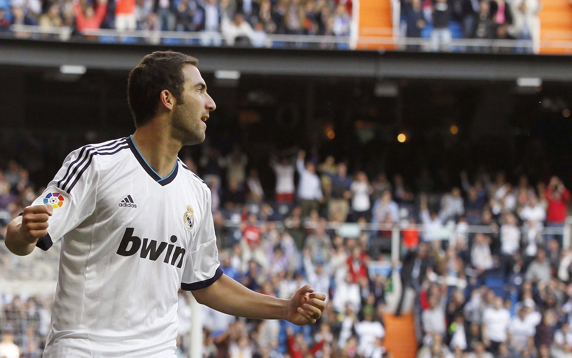 欧洲足坛转会市场风云再起 豪门争夺战愈演愈烈