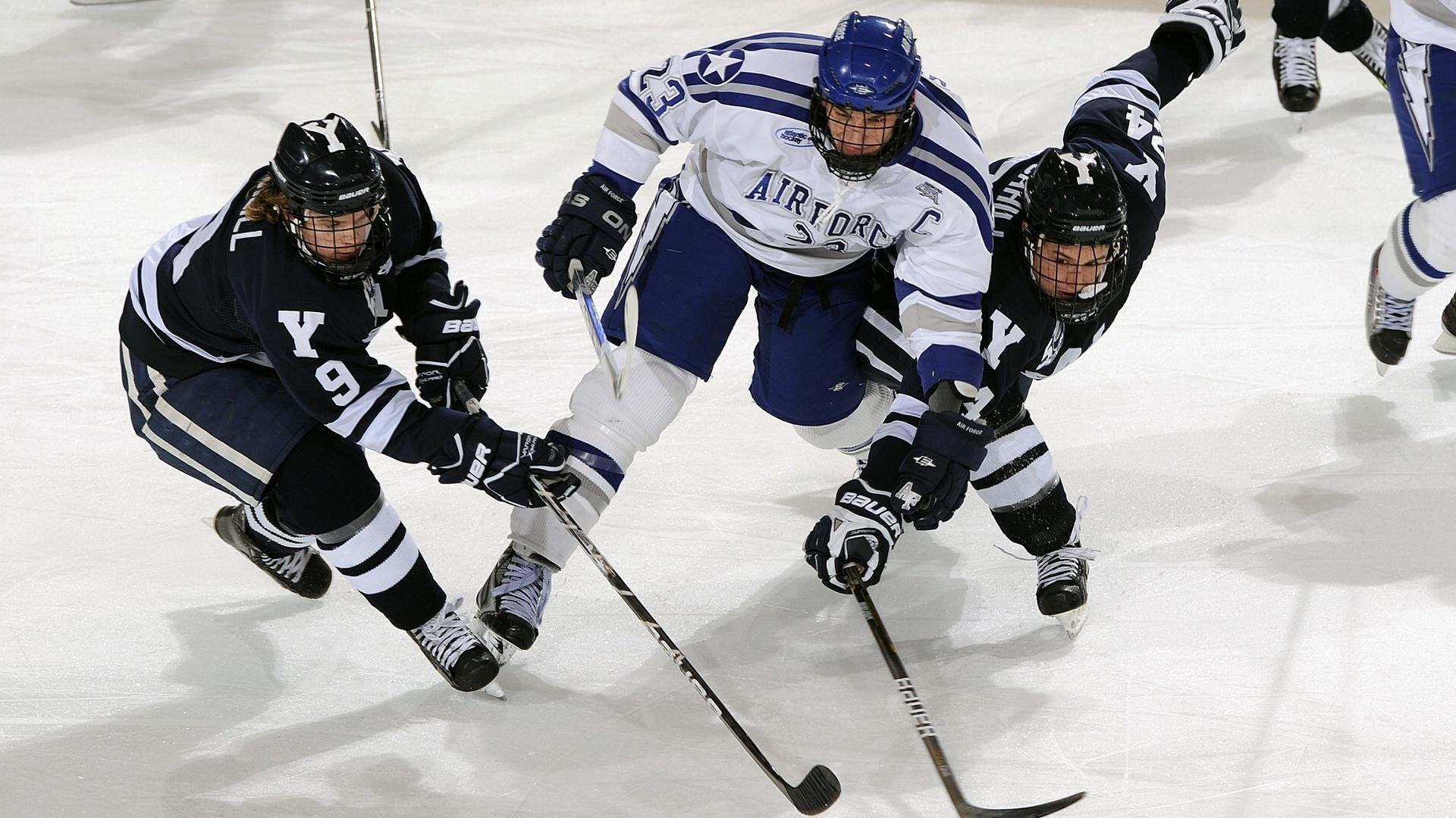 梅西第八次捧起金球奖 刷新足坛历史纪录